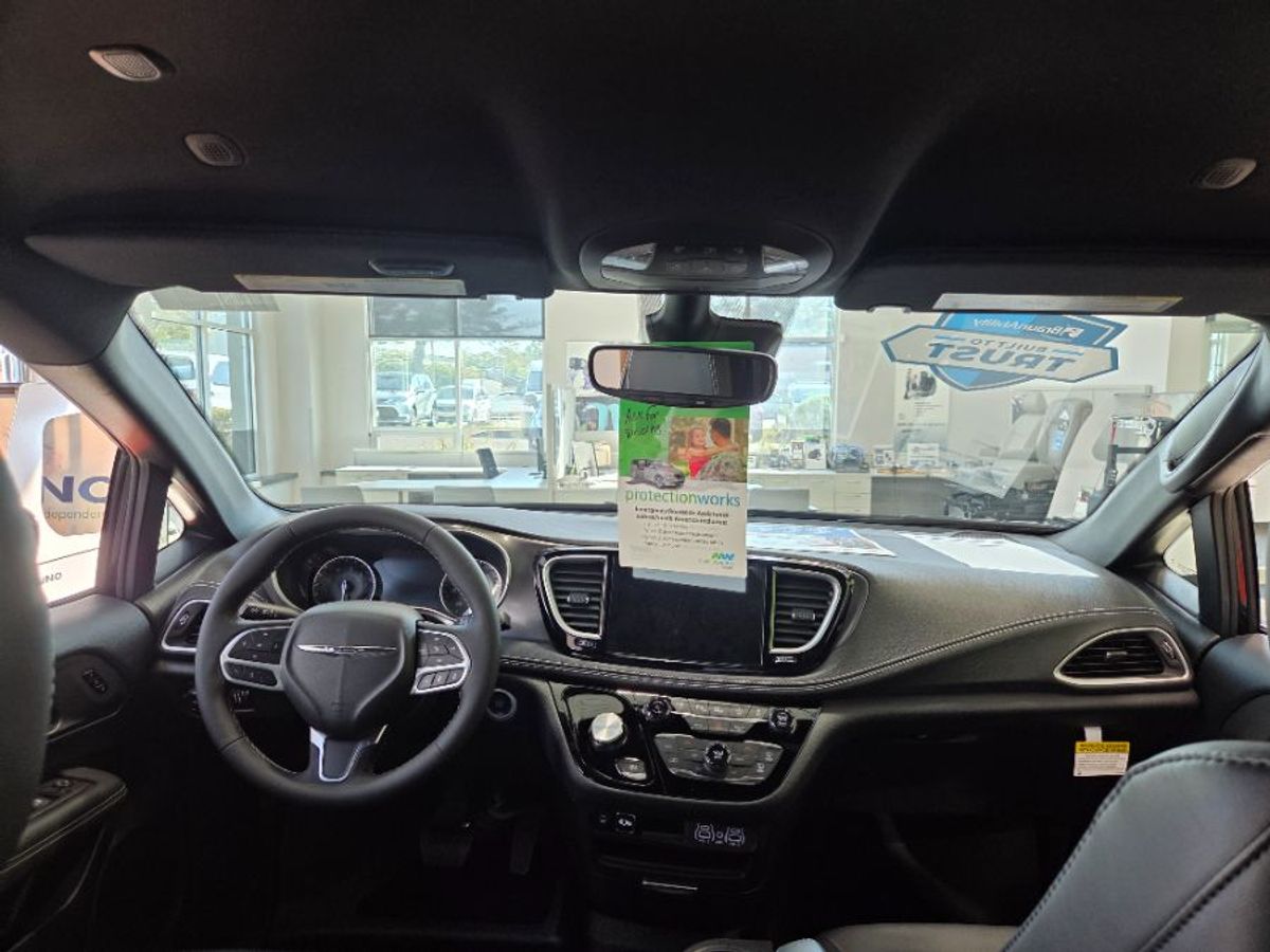 2025 CHRYSLER PACIFICA - Image 14