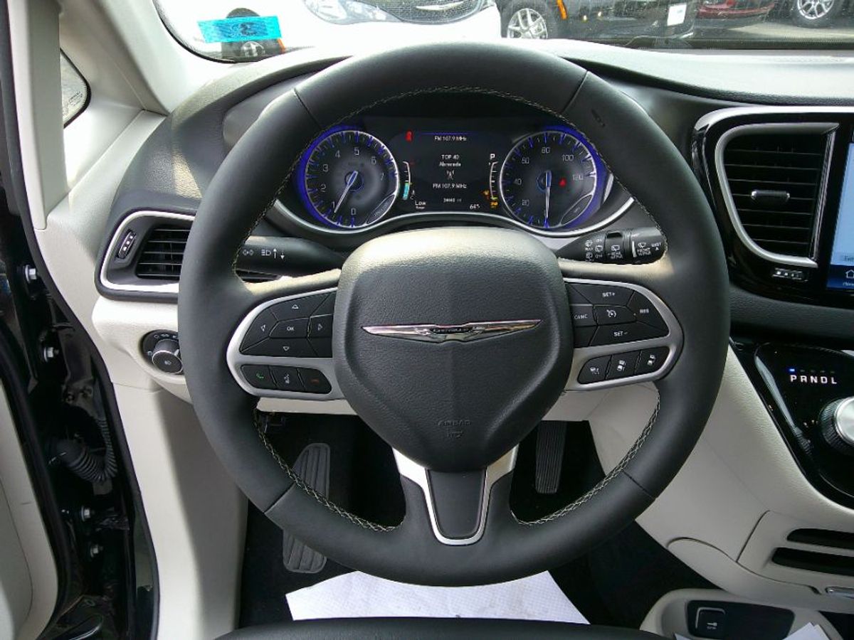 2024 CHRYSLER PACIFICA - Image 16