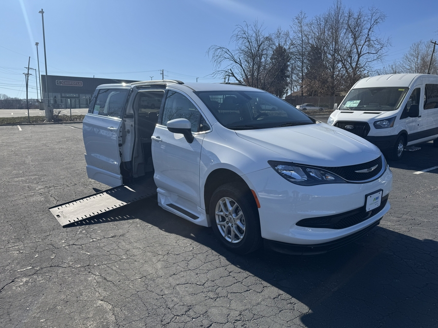 2021 Chrysler Voyager LXI