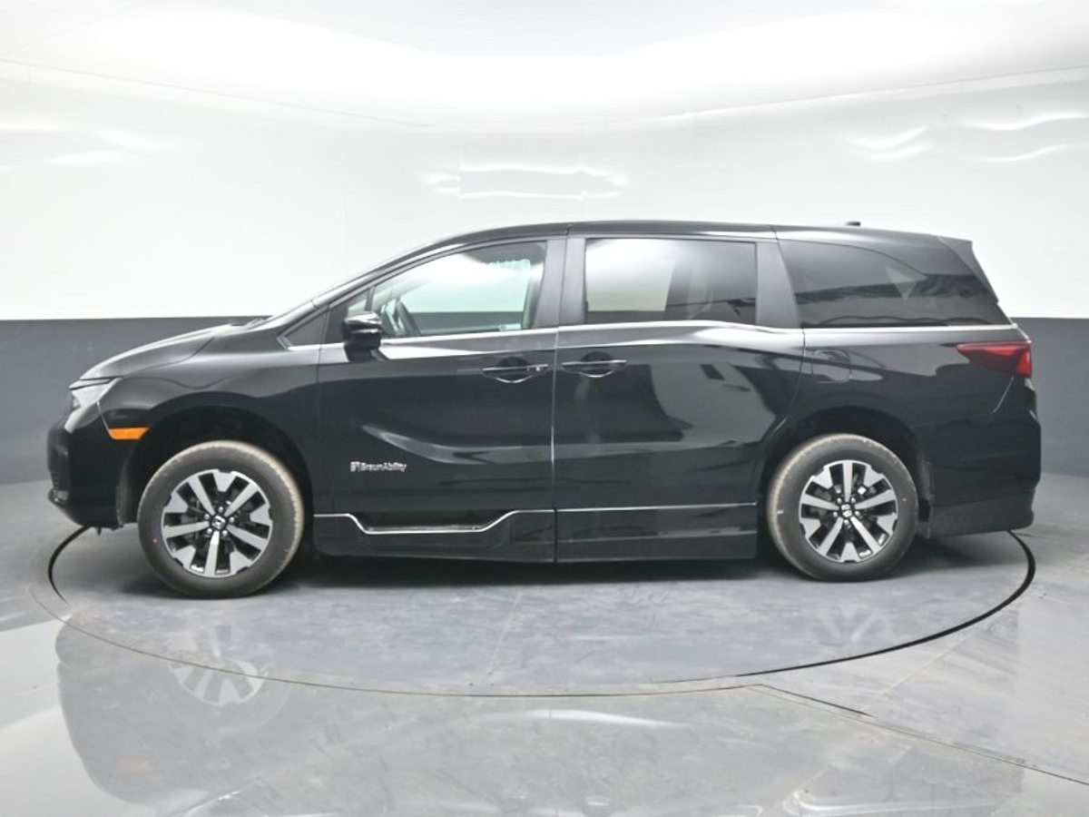 Black Honda Odyssey image number 3