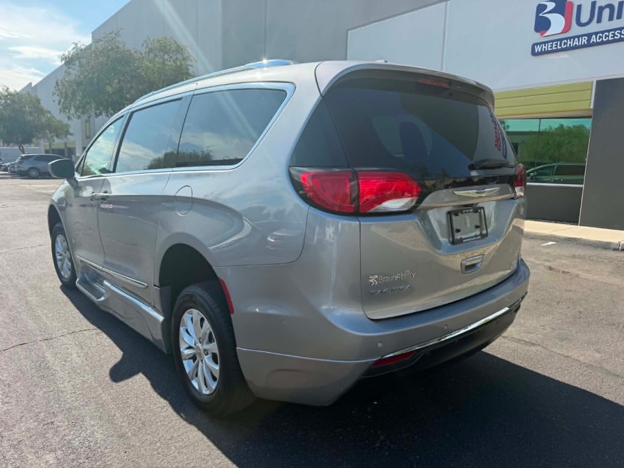 Used 2018 Chrysler Pacifica Touring L Plus - BraunAbility Side Entry In Floor Automatic Ramp