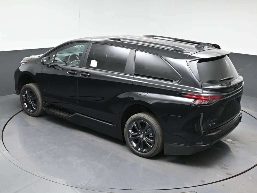 New 2026 Toyota Sienna Hybrid XSE Sport - BraunAbility Side Entry Fold Out Automatic Ramp