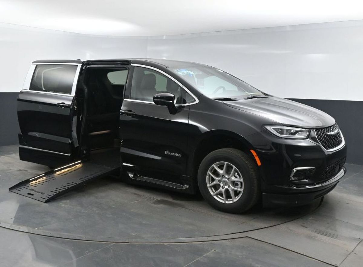 2025 CHRYSLER PACIFICA - Image 18