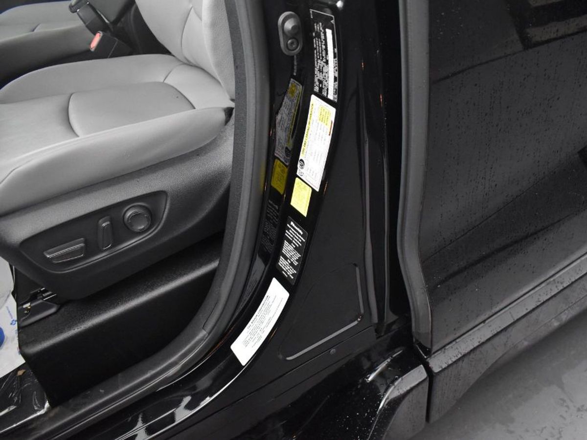 2025 TOYOTA SIENNA - Image 17