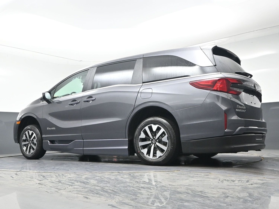 Grey Honda Odyssey image number 17