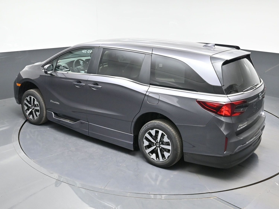 Grey Honda Odyssey image number 22
