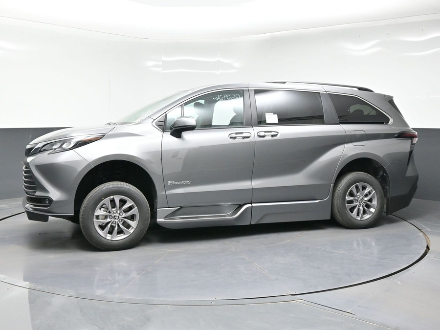 New 2026 Toyota Sienna Hybrid XLE Add - BraunAbility Side Entry Entry Fold Out Automatic Ramp