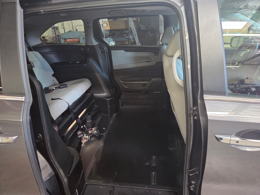 Used 2023 Honda Odyssey EX-L - BraunAbility Side Entry In Floor Automatic Ramp