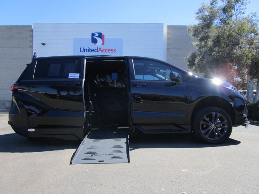 New 2025 Toyota Sienna Hybrid XSE Sport - BraunAbility Side Entry Entry Fold Out Automatic Ramp