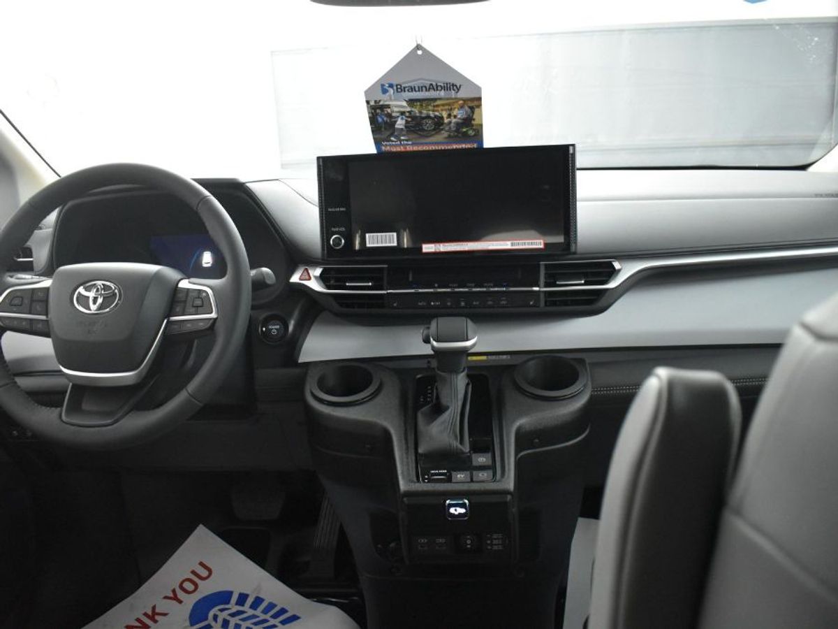 2025 TOYOTA SIENNA - Image 13