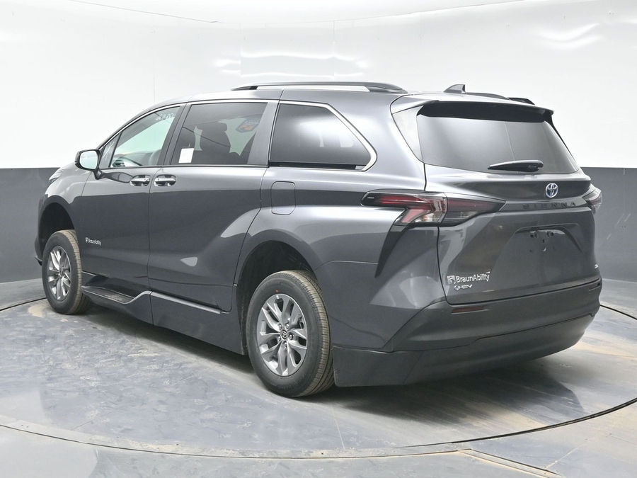 New 2025 Toyota Sienna Hybrid XLE Plus - BraunAbility Side Entry Entry Fold Out Automatic Ramp