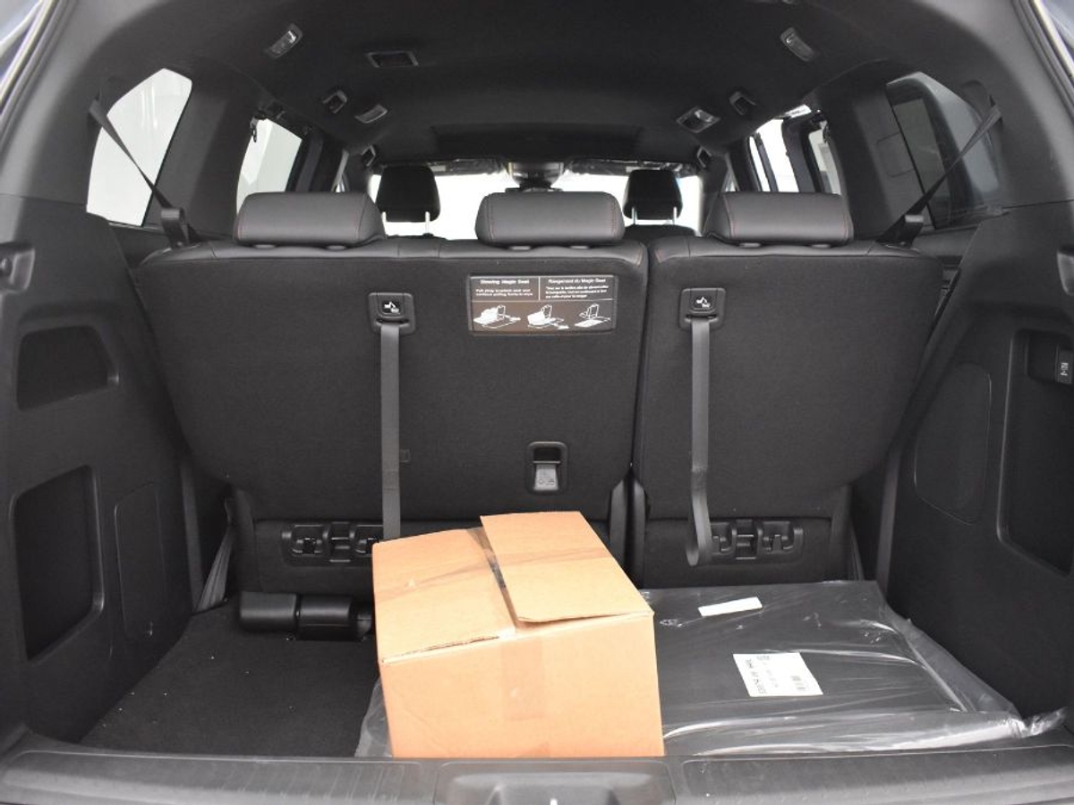 Grey Honda Odyssey image number 13