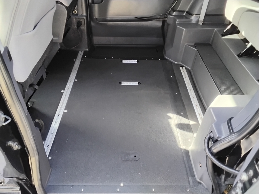 Black Toyota Sienna image number 13