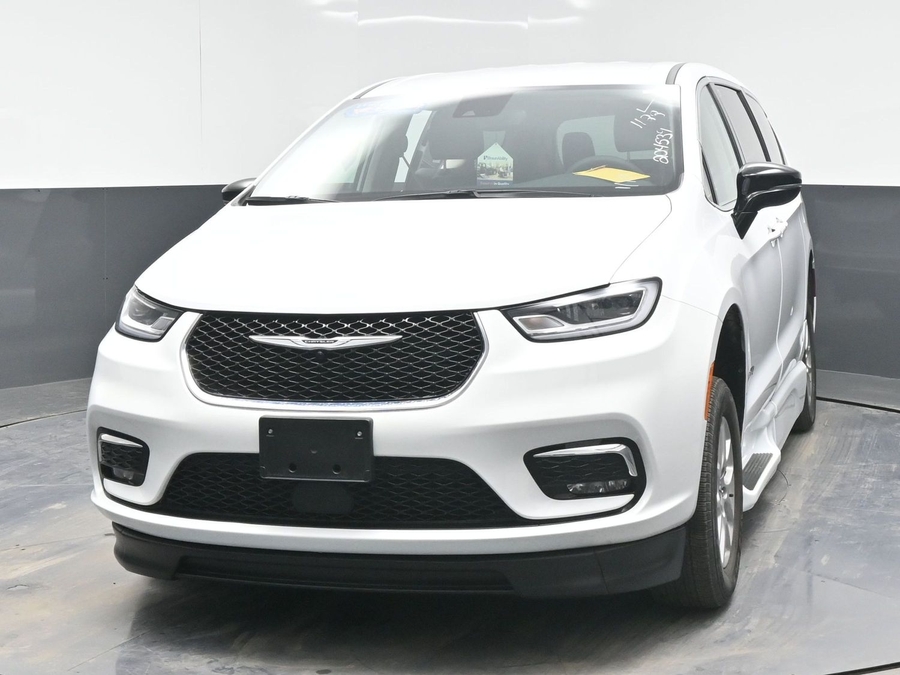Used 2024 Chrysler Pacifica Touring L - BraunAbility Side Entry Entry Fold Out Automatic Ramp