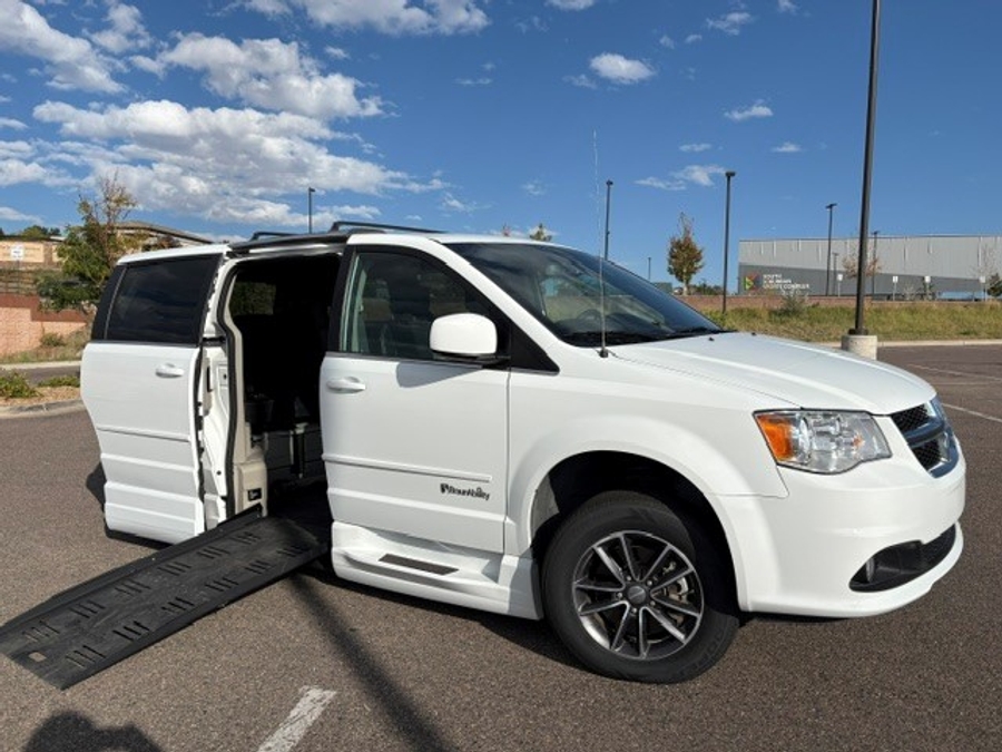 Used 2017 Dodge Grand Caravan SXT - BraunAbility Side Entry Fold Out Automatic Ramp