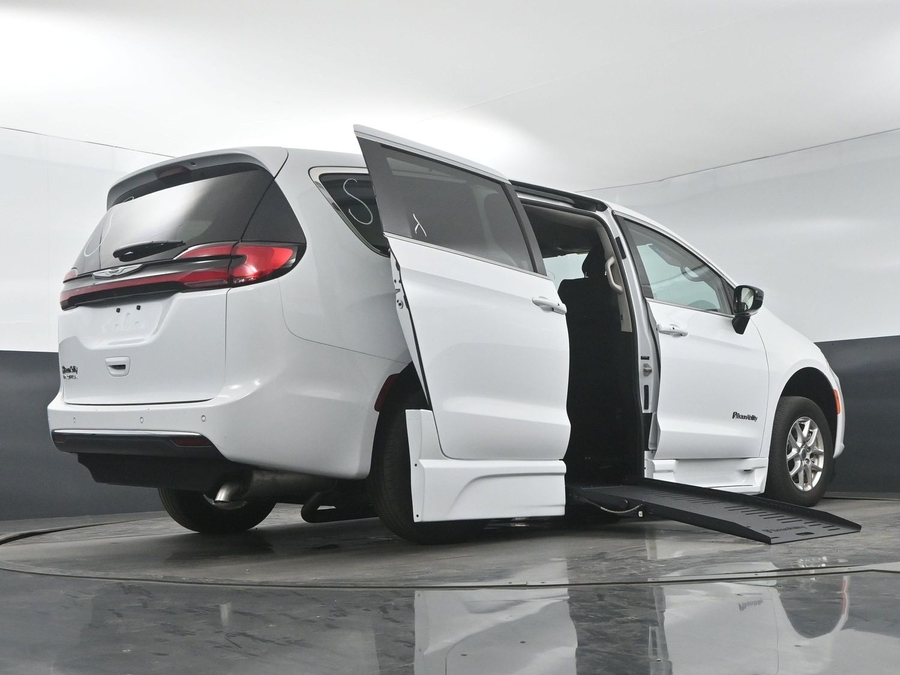 Used 2024 Chrysler Pacifica Touring L - BraunAbility Side Entry Entry Fold Out Automatic Ramp