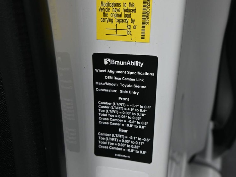 White Toyota Sienna image number 14
