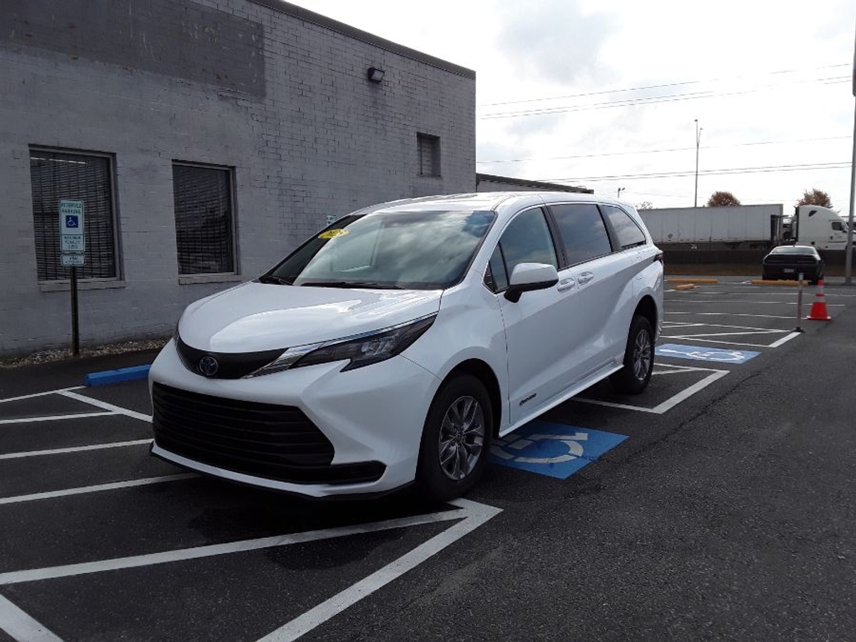 2025 TOYOTA SIENNA - Image 5