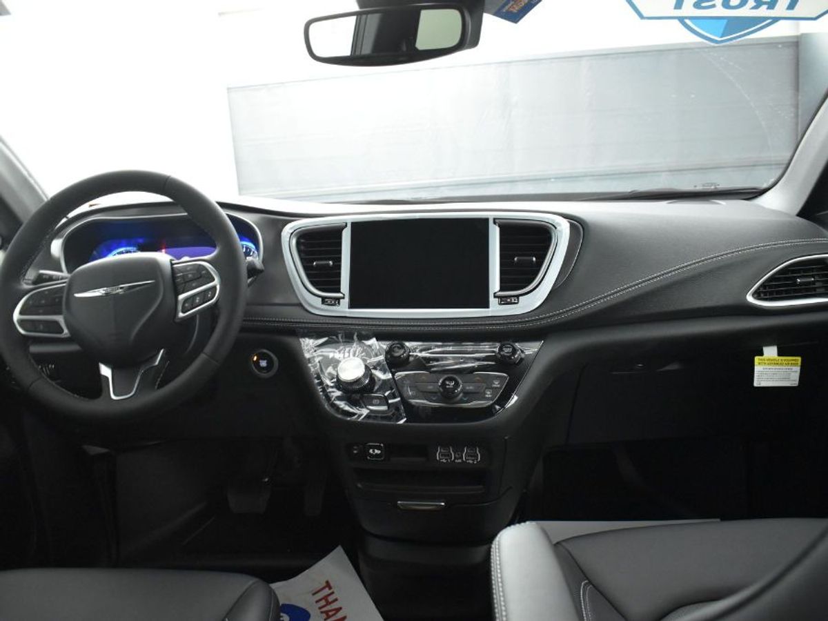 2025 CHRYSLER PACIFICA - Image 13