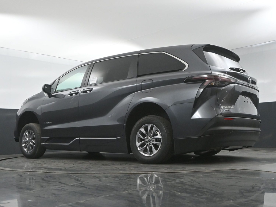 New 2025 Toyota Sienna Hybrid LE - BraunAbility Side Entry Entry Fold Out Automatic Ramp