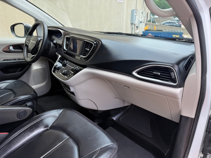 Used 2021 Chrysler Voyager LXi - BraunAbility Commercial Side Entry Entry Fold Out Manual Ramp