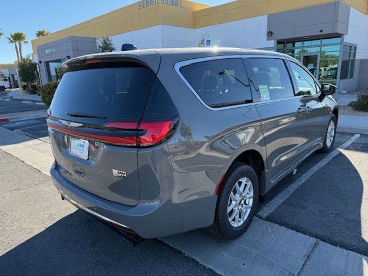 2024 CHRYSLER PACIFICA - Image 5