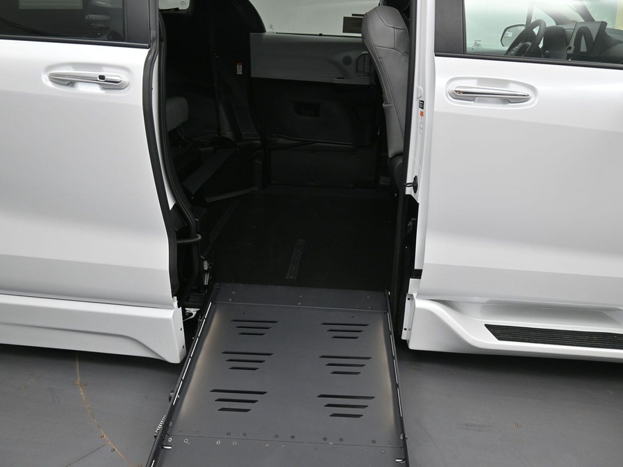 New 2026 Toyota Sienna Hybrid XLE Add - BraunAbility Side Entry Entry Fold Out Automatic Ramp