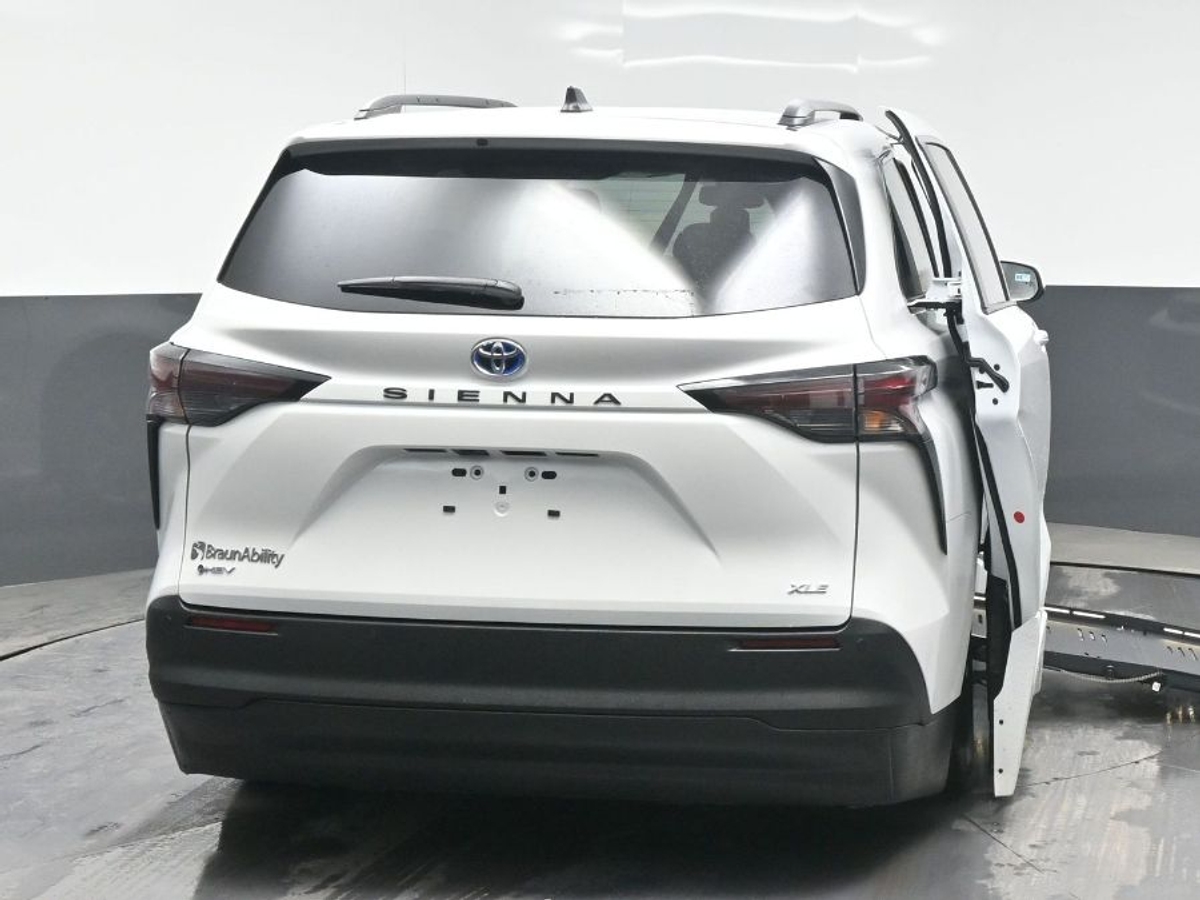 2025 TOYOTA SIENNA - Image 6