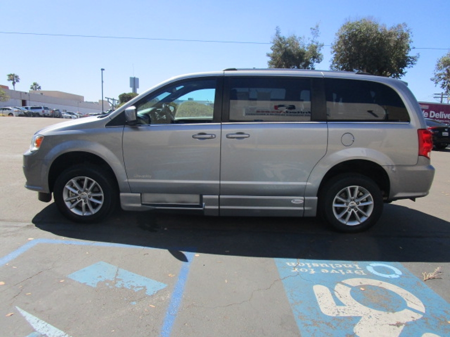 Used 2019 Dodge Grand Caravan SXT - Revability Side Entry Entry Fold Out Automatic Ramp