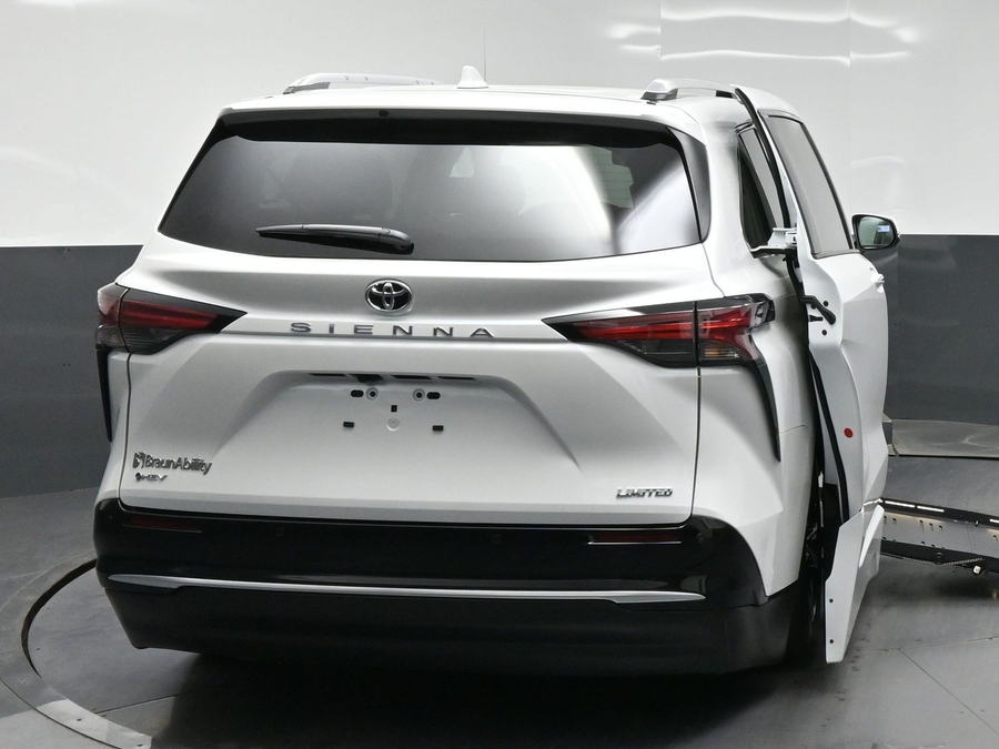 New 2026 Toyota Sienna Hybrid Limited - BraunAbility Side Entry Fold Out Automatic Ramp