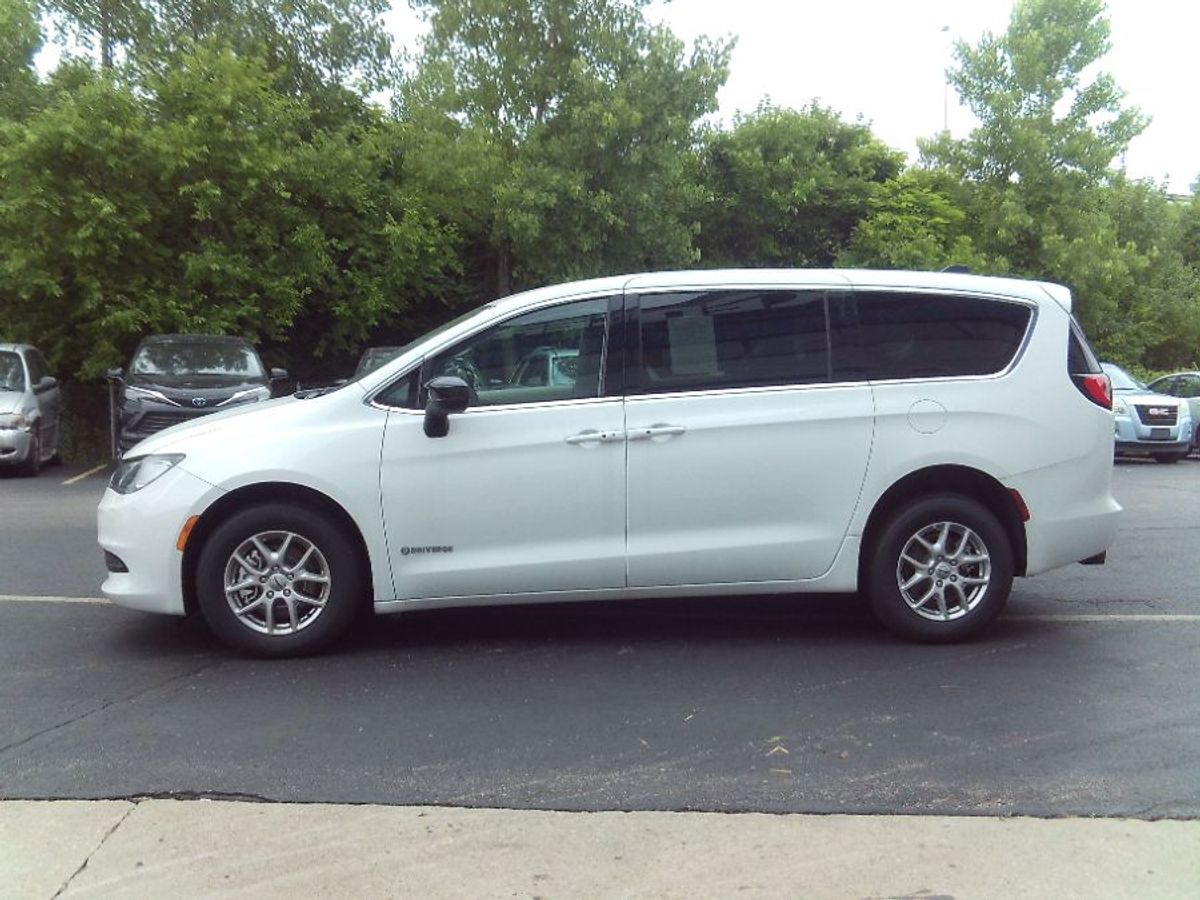 2024 CHRYSLER VOYAGER - Image 4