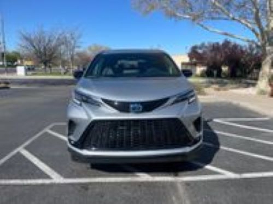 New 2025 Toyota Sienna Hybrid FWD XLE PLUS - VMI Side Entry Entry In Floor Automatic Ramp