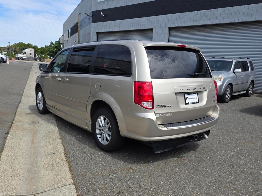 Used 2014 Dodge Grand Caravan SXT - BraunAbility Side Entry Entry Fold Out Automatic Ramp