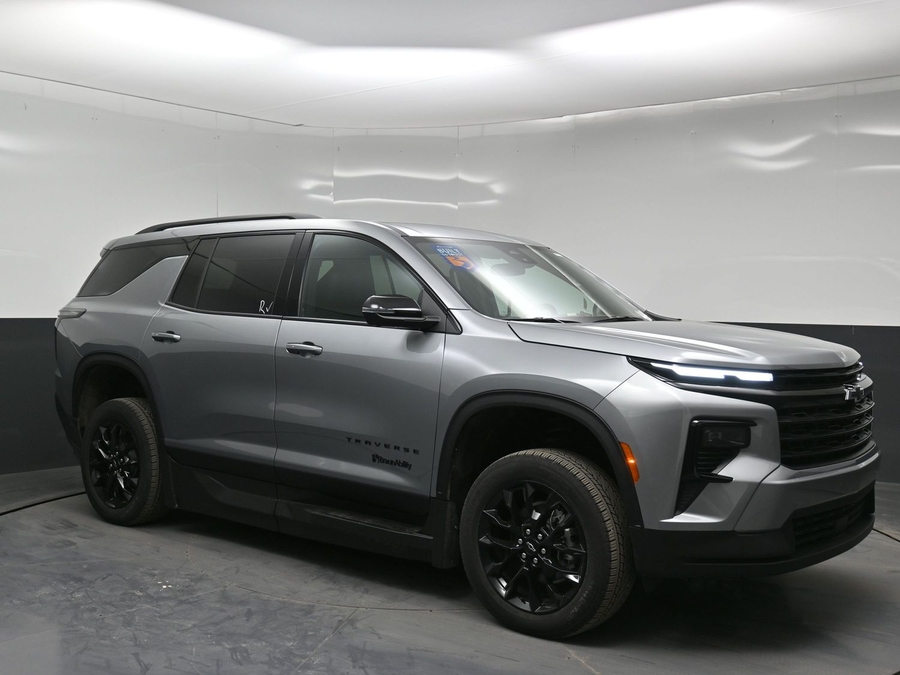 New 2025 Chevrolet Traverse 1LT Midnight - BraunAbility Side Entry Entry In Floor Automatic Ramp
