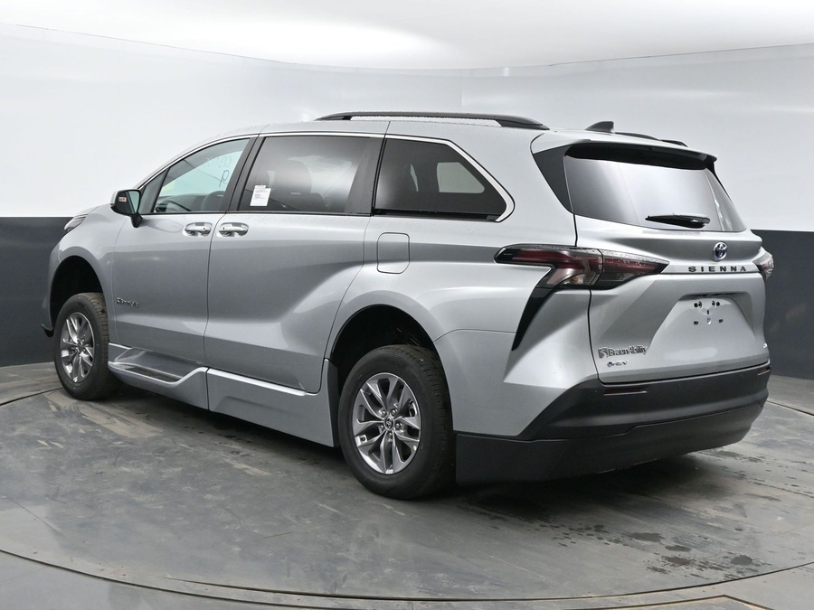 New 2025 Toyota Sienna Hybrid XLE Plus - BraunAbility Side Entry Entry Fold Out Automatic Ramp