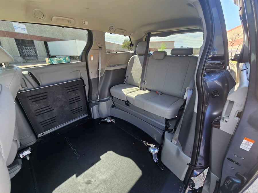 Used 2017 Toyota Sienna XLE - BraunAbility Side Entry Entry Fold Out Automatic Ramp
