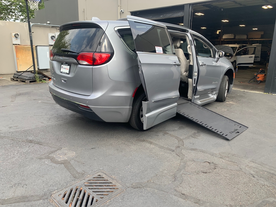 Used 2017 Chrysler Pacifica Touring-L - BraunAbility Side Entry In Floor Automatic Ramp