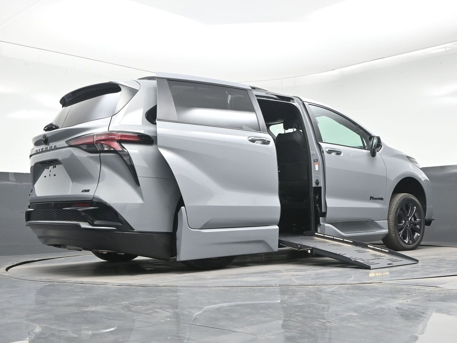 New 2026 Toyota Sienna Hybrid XSE Sport - BraunAbility Side Entry Fold Out Automatic Ramp