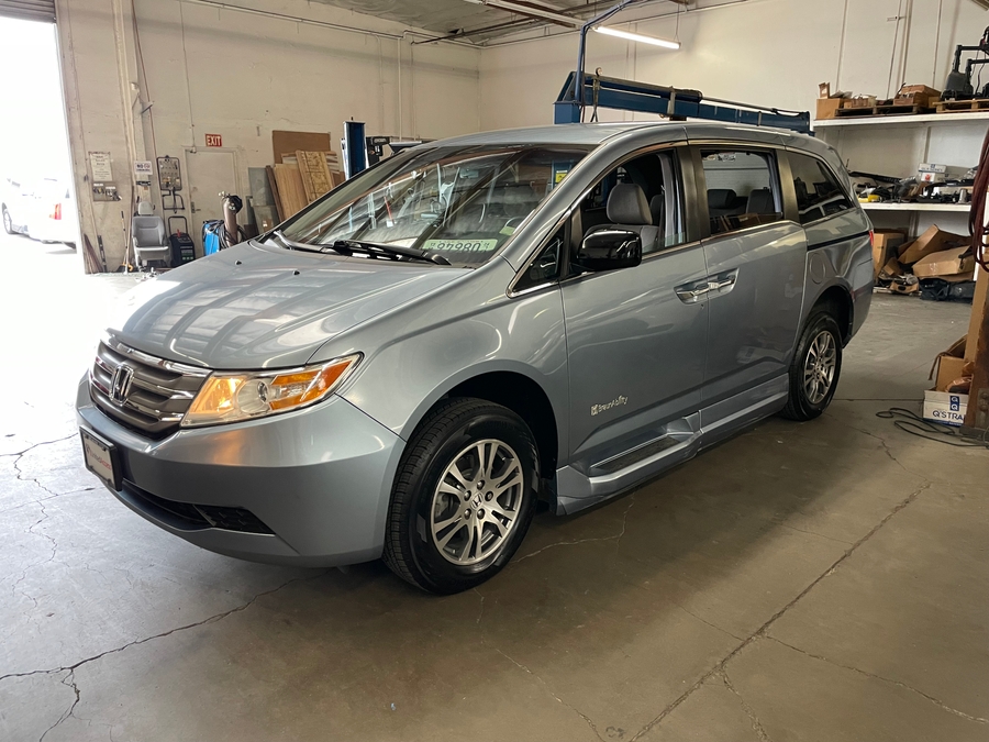 Used 2012 Honda Odyssey EX - BraunAbility Side Entry Entry Fold Out Automatic Ramp