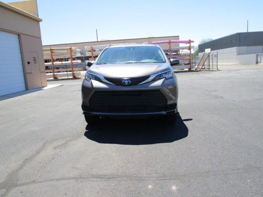 Used 2021 Toyota Sienna Hybrid LE - BraunAbility Side Entry Entry Fold Out Automatic Ramp