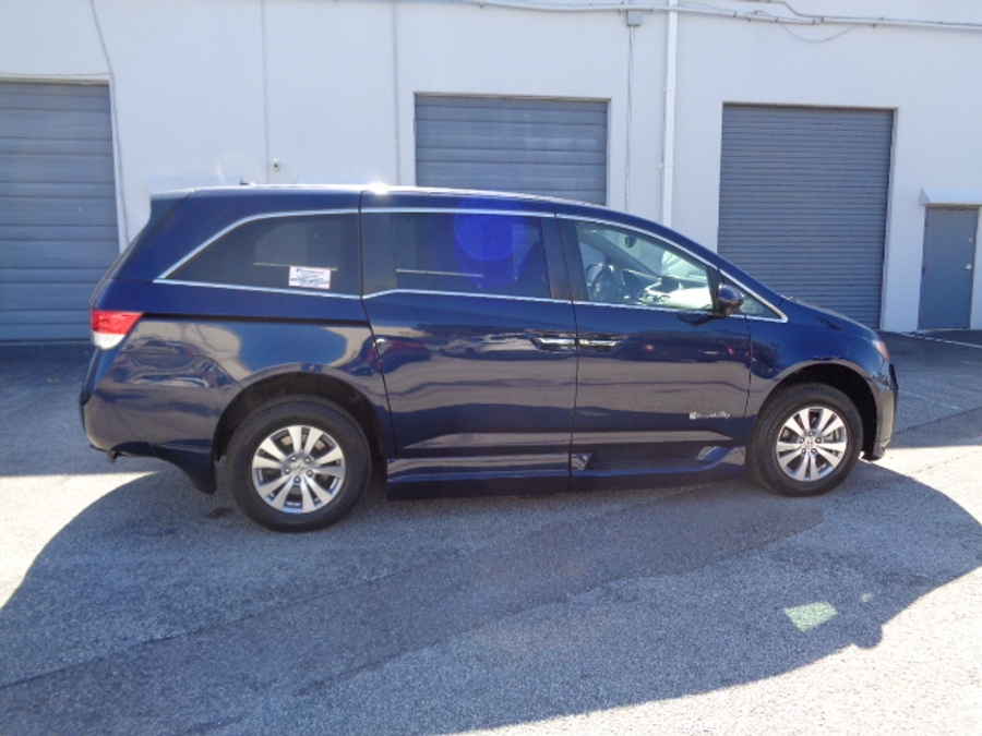 Used 2016 Honda Odyssey EX-L - BraunAbility Side Entry Entry Fold Out Automatic Ramp