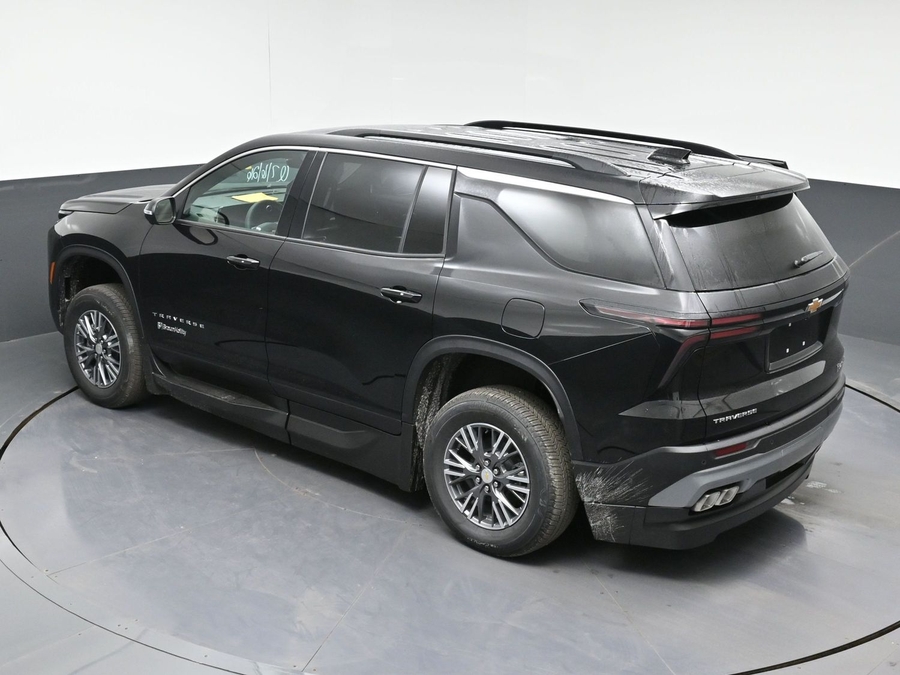 Black Chevrolet Traverse image number 23