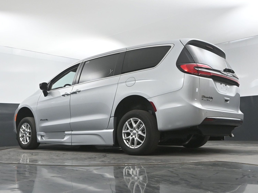 Used 2024 Chrysler Pacifica Touring L - BraunAbility Side Entry Entry Fold Out Automatic Ramp