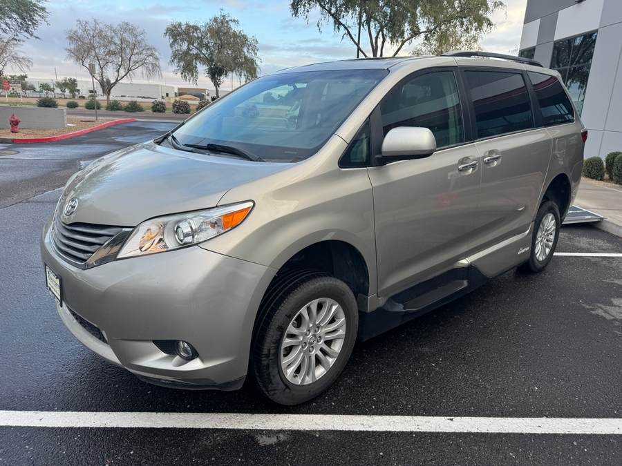 Used 2017 Toyota Sienna XLE - VMI Side Entry In Floor Automatic Ramp