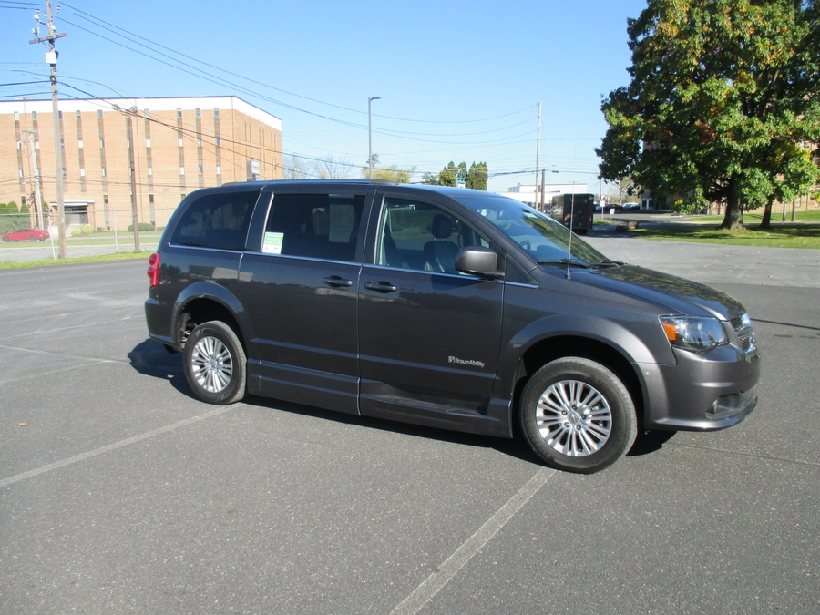 Grey Dodge Grand Caravan image number 7