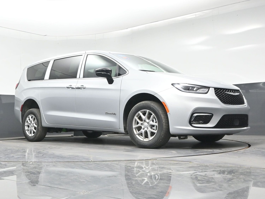 2026 Chrysler Pacifica Select - Photo 14