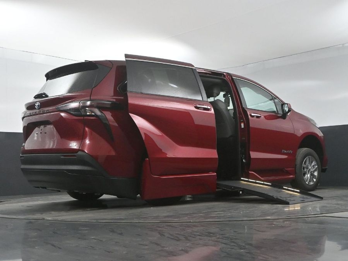 2025 TOYOTA SIENNA - Image 22