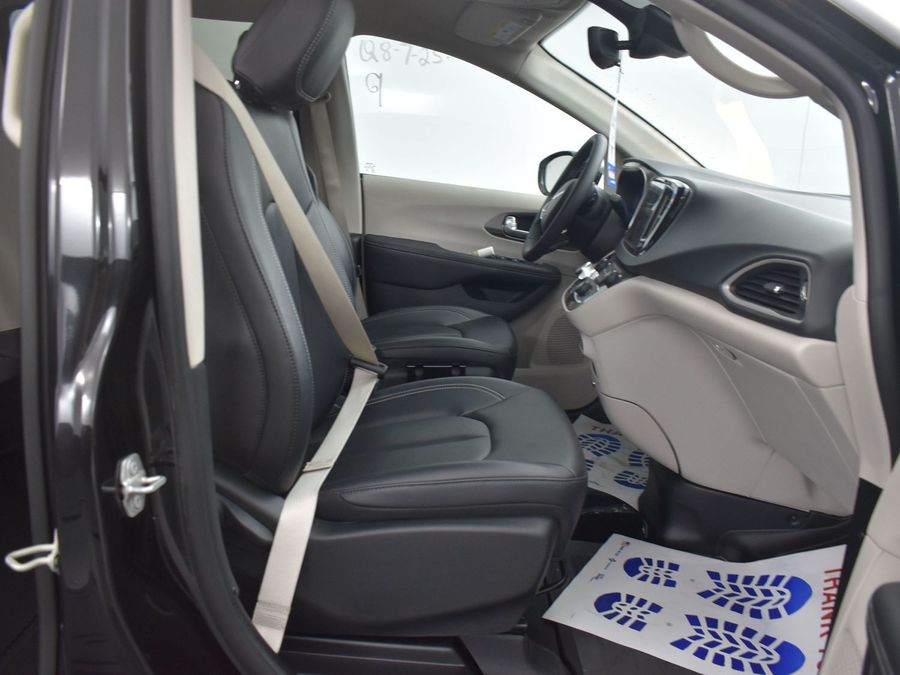 Used 2024 Chrysler Pacifica Touring L - BraunAbility Side Entry Entry Fold Out Automatic Ramp
