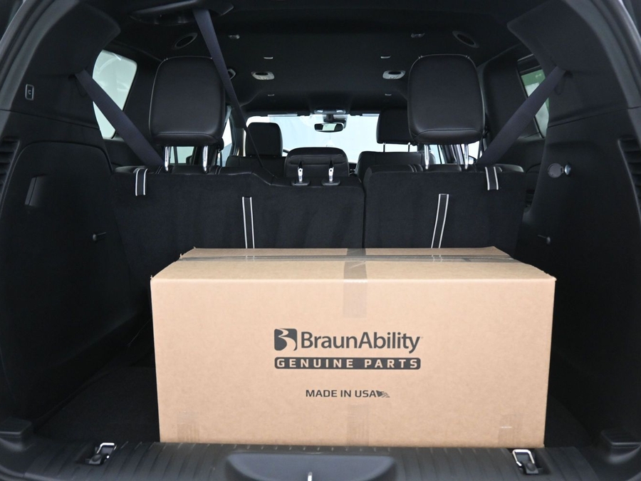New 2026 Chrysler Pacifica Select Safety - BraunAbility Side Entry Fold Out Automatic Ramp