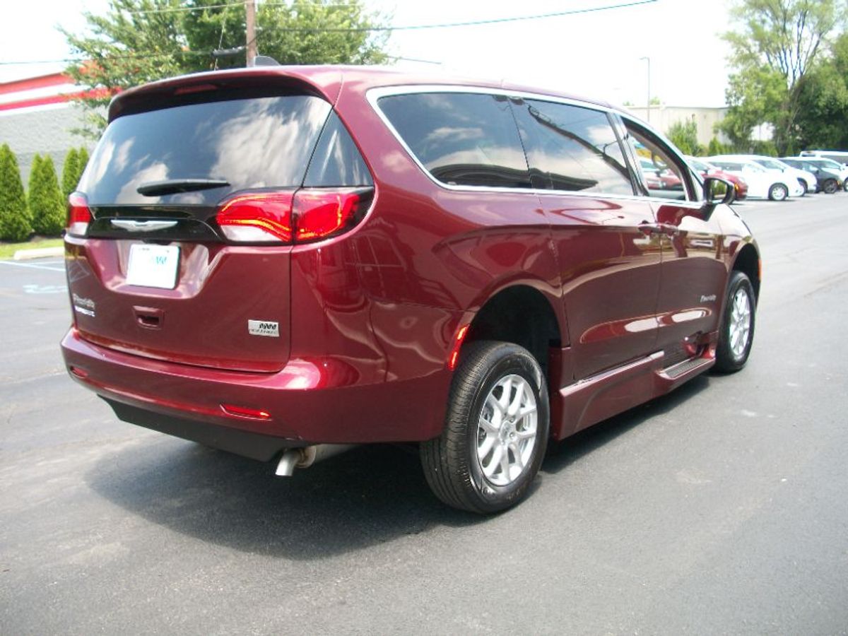 2023 CHRYSLER VOYAGER - Image 12